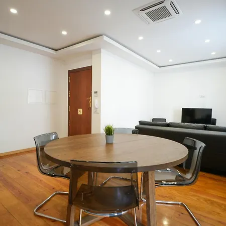 The Cordeiro House - No 67 - 2d - Spacious Three Bedroom Apartment Lisbon