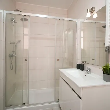 Apartment The Cordeiro House - No 67 - 2d - Spacious Three Bedroom Lisbon