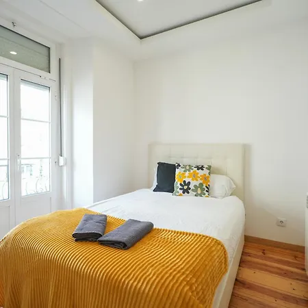 Apartment The Cordeiro House - No 67 - 2d - Spacious Three Bedroom Lisbon
