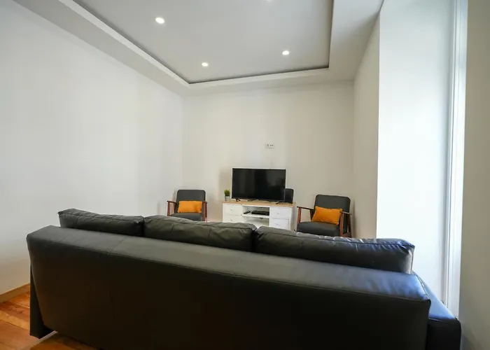 The Cordeiro House - No 67 - 2d - Spacious Three Bedroom Апартаменти