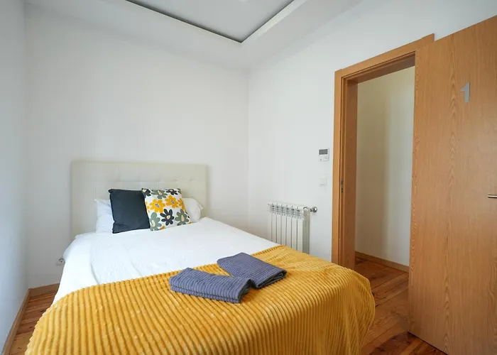 The Cordeiro House - No 67 - 2d - Spacious Three Bedroom * Лісабон