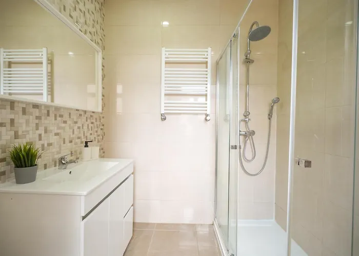 The Cordeiro House - No 67 - 2d - Spacious Three Bedroom Апартаменти Лісабон