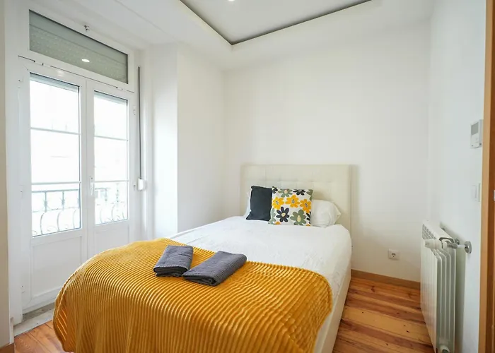 Апартаменти The Cordeiro House - No 67 - 2d - Spacious Three Bedroom Лісабон