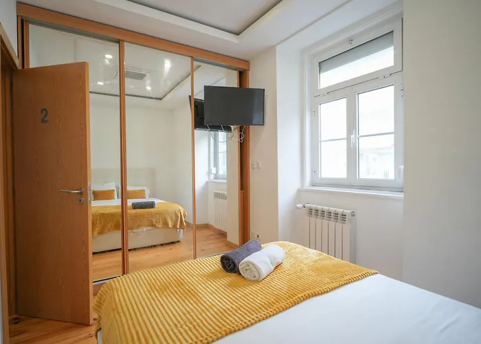 The Cordeiro House - No 67 - 2d - Spacious Three Bedroom Апартаменти *